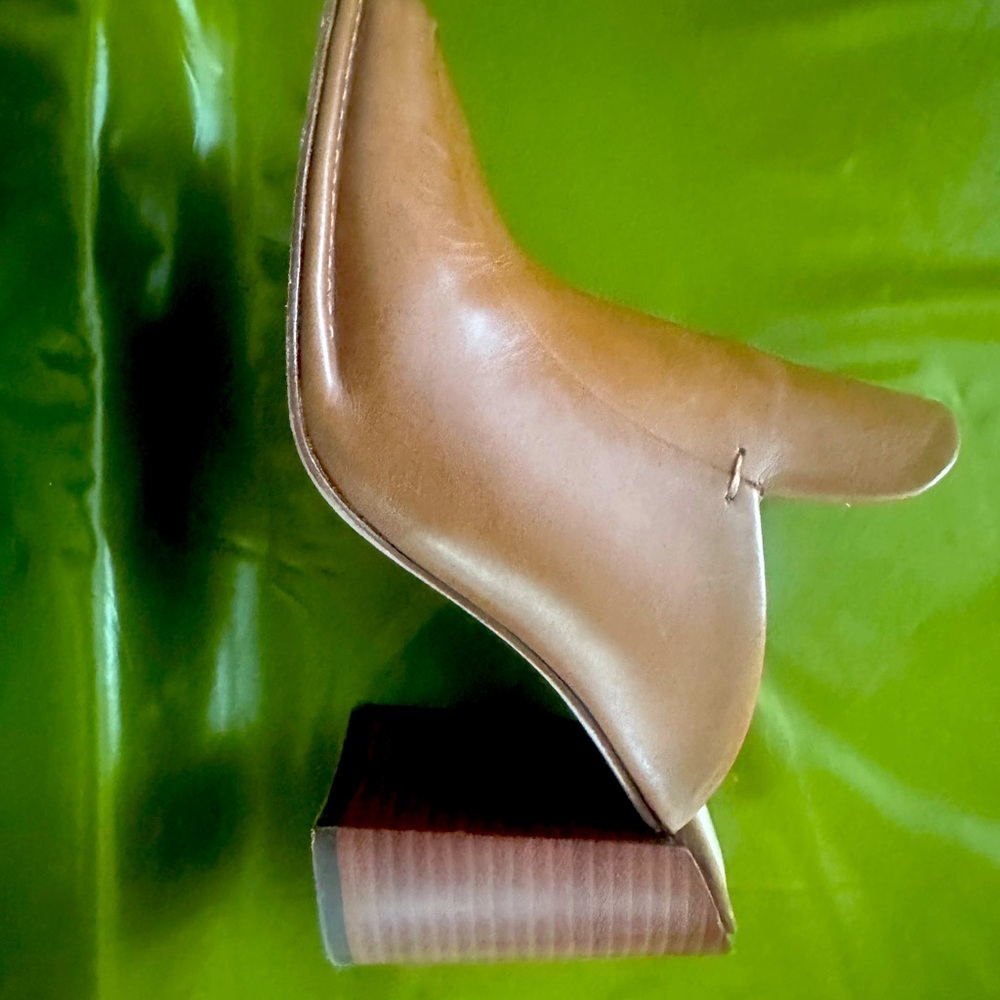 I am selling some Antonio mules that you are gonna love it is a cute 3 inch tail